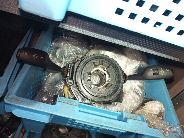 Переключатель подрулевой 61319253757 BMW