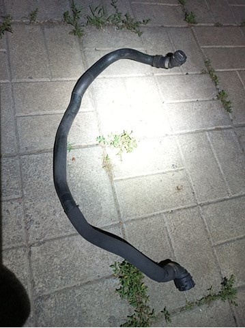 Патрубок системы охлаждения 64216983858 BMW