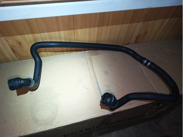 Патрубок печки 64219179582 BMW