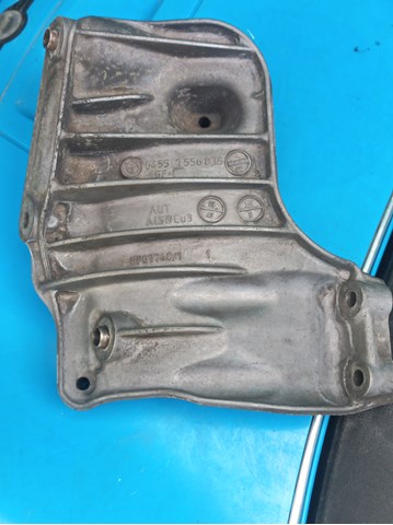 Кронштейн компрессора кондиционера 64557556836 BMW