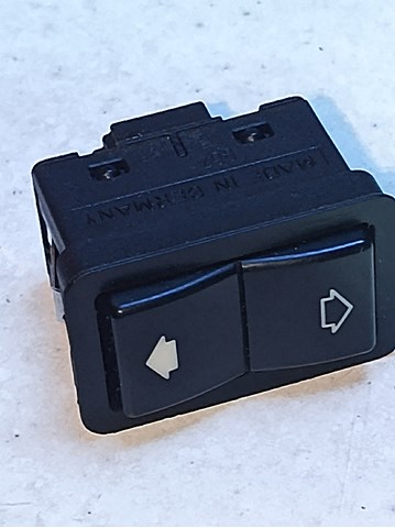 Кнопка подъемника задних стёкол 8368974 BMW