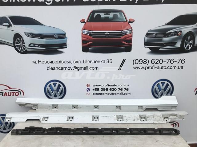 Накладка наружняя (молдинг) порога, правый 3G0853858 VAG