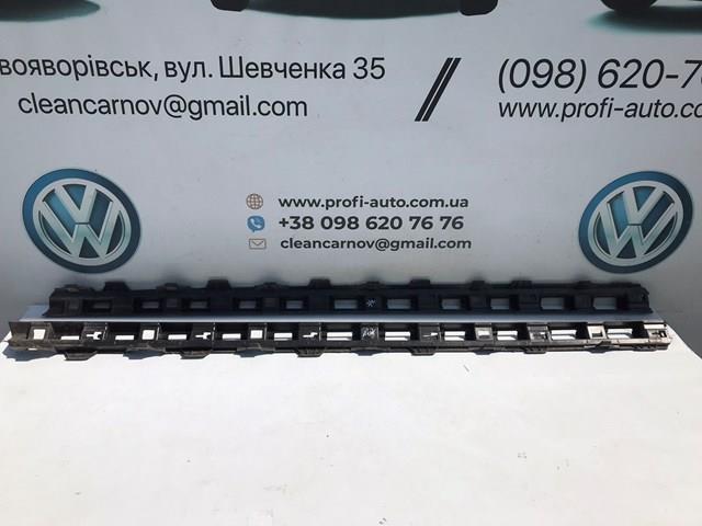 Накладка наружняя (молдинг) порога, правый 3G0853858F VAG