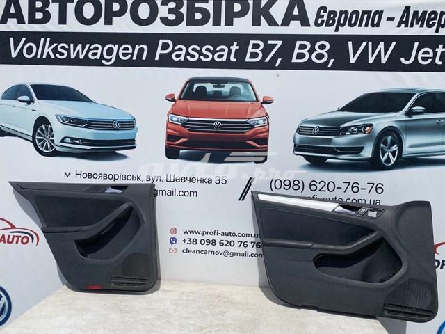 Обшивка правой задней двери 5C6867212 VAG