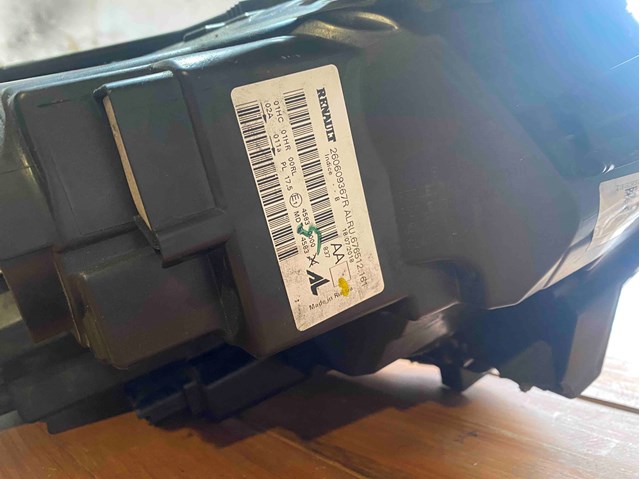 260609367R RENAULT Левая фара купить в Ужгород