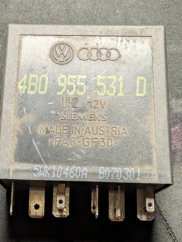 4B0955531D VAG Реле управления стеклоочистителем