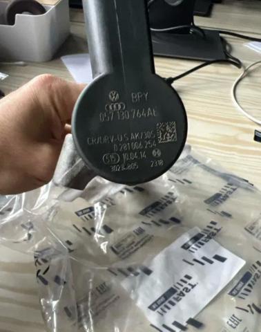 Регулятор давления топлива 057130764AE VAG