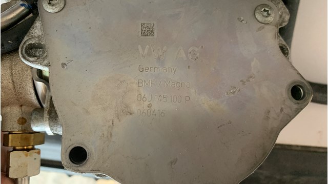 VAG 06J145100P Насос вакуумный в наличии Киев