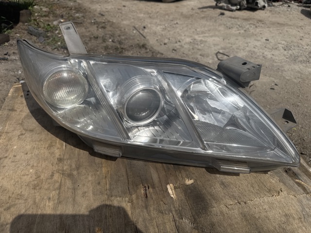 Правая блок фара 8113033610 TOYOTA