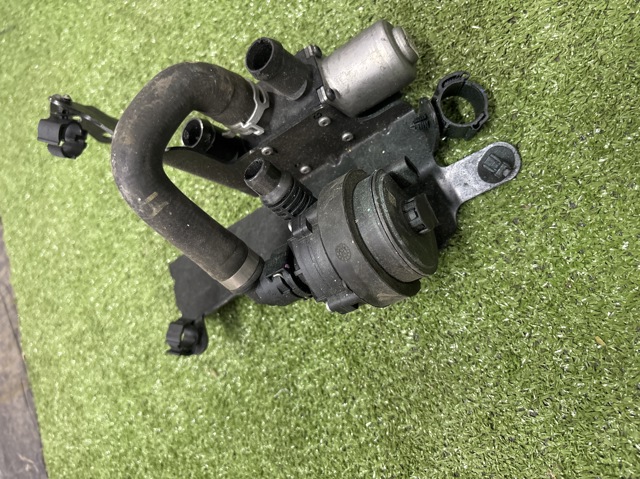 Помпа водяная, дополнительная электрическая 11518671654 BMW