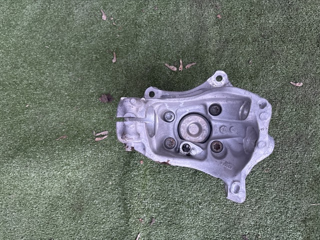 Цапфа поворотная правая 31216878610 BMW
