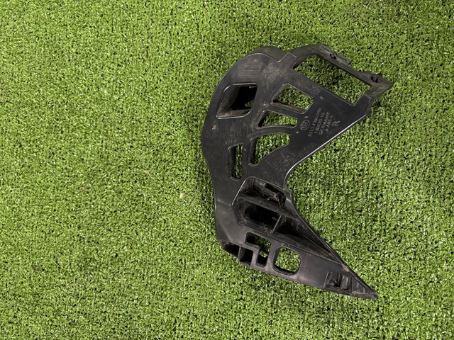 Правое крепление переднего бампера 51117385348 BMW