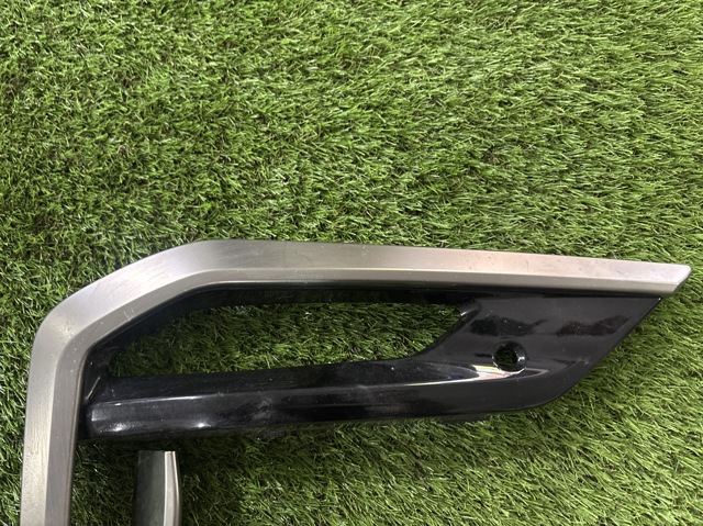 BMW 51118074260 Ободок (окантовка) фары противотуманной правой в наличии Харьков