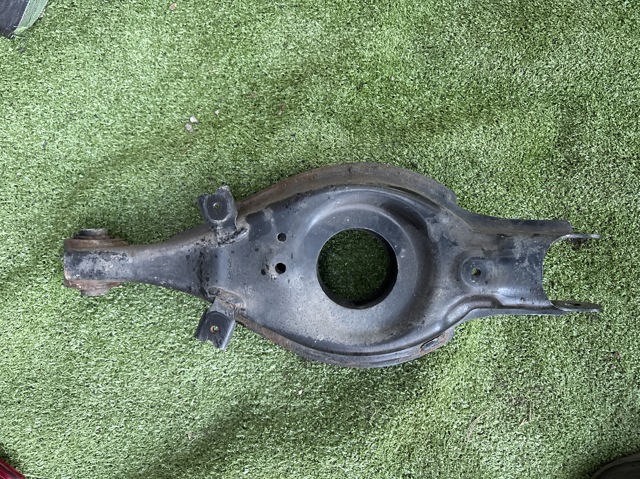 Рычаг задней подвески нижний, левый 55210GI000 HYUNDAI