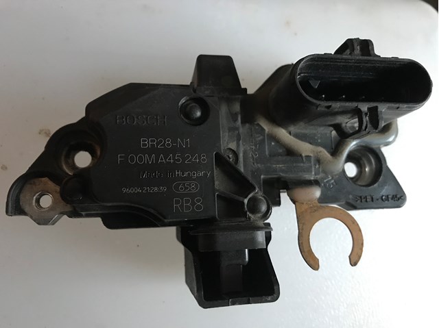 Реле регулятор напряжения генератора F00MA45248 BOSCH