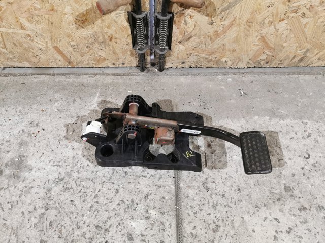Фиксатор педали тормоза 42520667 GM