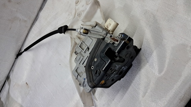 Замок двери задней левой Volkswagen Passat B6