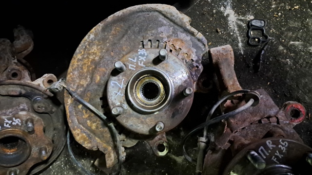 NISSAN 40015CG000 Цапфа передняя левая в наличии Житомир