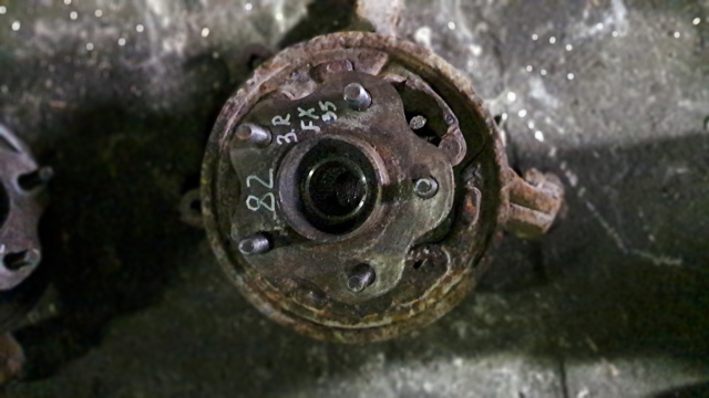 NISSAN 43018CG000 Цапфа задняя правая в наличии Полтава