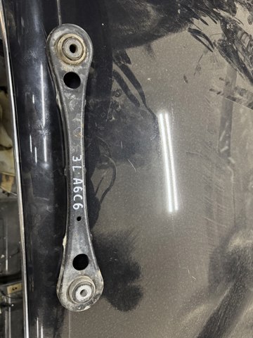 Рычаг задней подвески поперечный 4F0501529E VAG