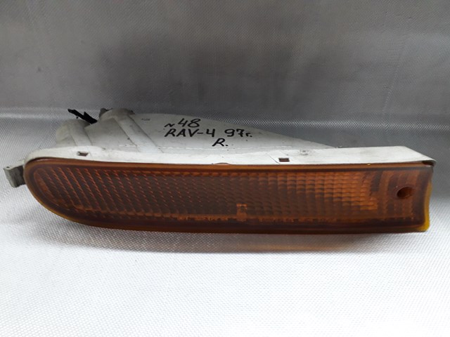 TOYOTA 8151042030 Поворотник правый в наличии Тернополь