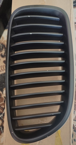 Решетка радиатора правая 51137200728 BMW