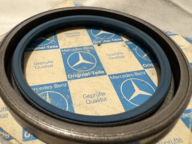 Сальник передней ступицы, внутренний 0189973647 MERCEDES