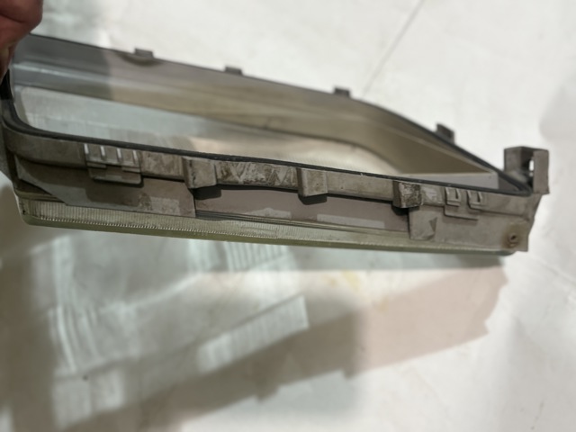 Стекло фары левой 2028200966 MERCEDES