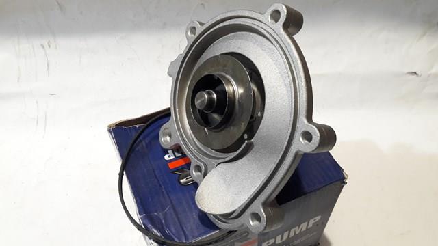 Помпа охлаждения Mercedes C