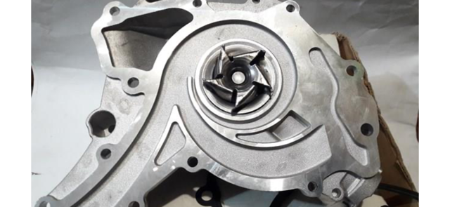 Насос водяной Mercedes GLK