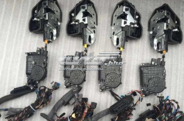 Замок задней правой двери  51227167588 BMW