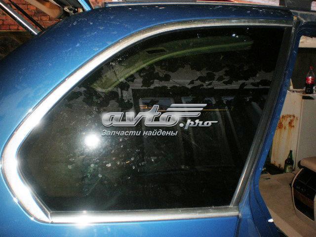 Стукло багажника, правое 51368249936 BMW