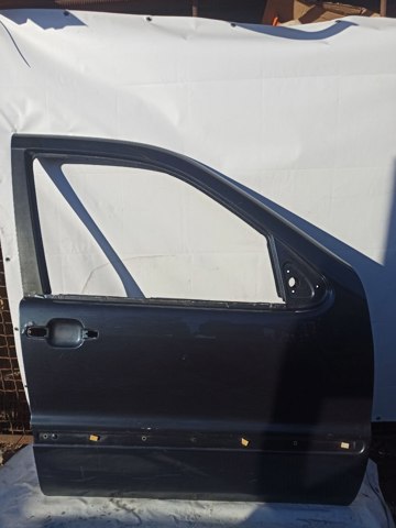 Пассажирская передняя дверь A1637201605 MERCEDES