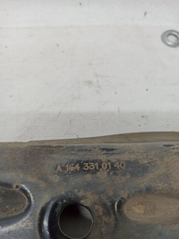 Кронштейн передней балки A1643310140 MERCEDES