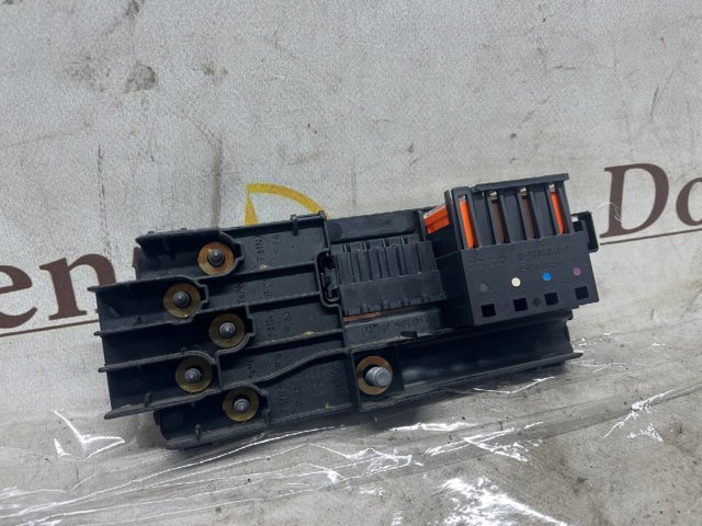 Блок реле и предохранителей A1645450201 MERCEDES