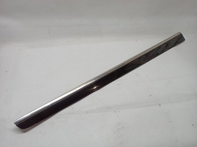 Накладка передней двери A16469051629197 MERCEDES
