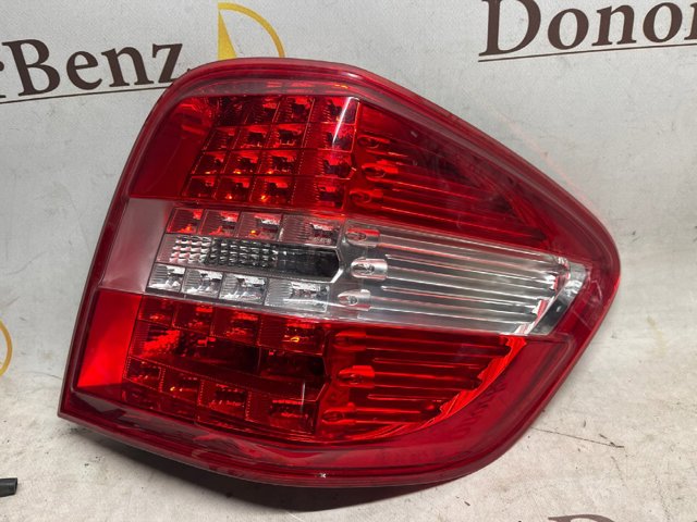 Фонарь задний правый A1649064300 MERCEDES