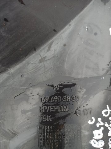 Подкрылок крыла переднего правый задний A1696903830 MERCEDES