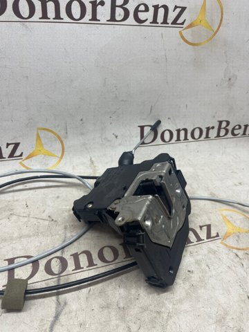 Замок передней пассажирской двери A2037200835 MERCEDES