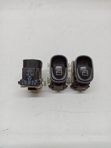 Кнопка стеклоподъемника передняя правая A2038200210 MERCEDES