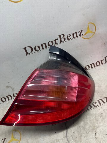 Задняя правая фара A2038200664 MERCEDES
