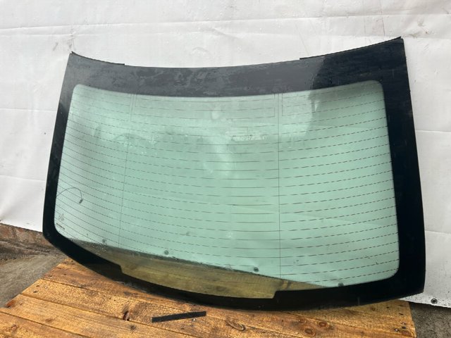 Окно заднее A2046700580 MERCEDES