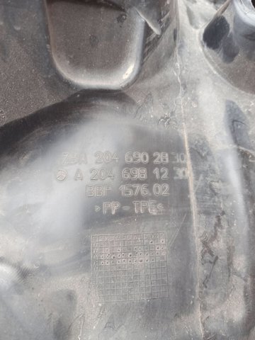Подкрылок переднего крыла, правый задний A2046902830 MERCEDES