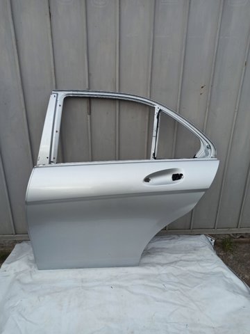 Задняя левая дверь A2047302100 MERCEDES