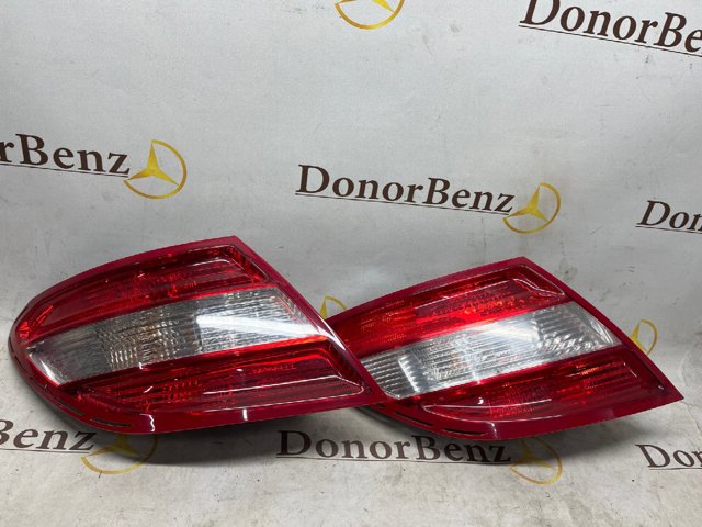 Фонарь задний левый A2049068302 MERCEDES