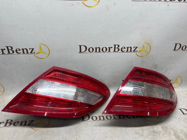Фонарь задний правый Mercedes C