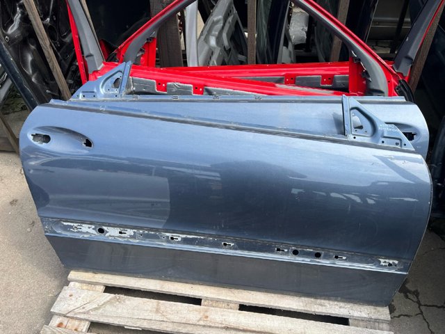 Пассажирская передняя дверь A2097200205 MERCEDES