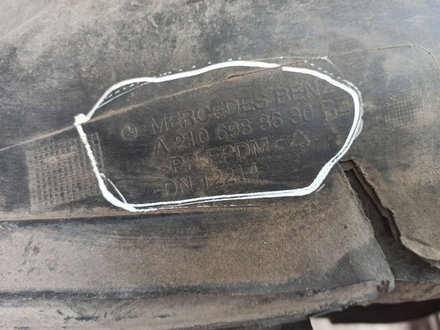 Подкрылок крыла заднего правый A2106982630 MERCEDES