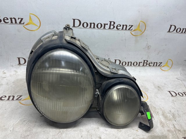 Фара передняя правая A2108200461 MERCEDES