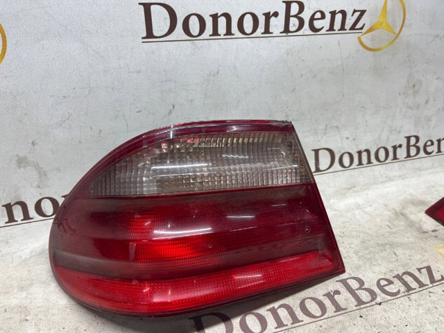 Задняя левая внешняя фара A2108203364 MERCEDES